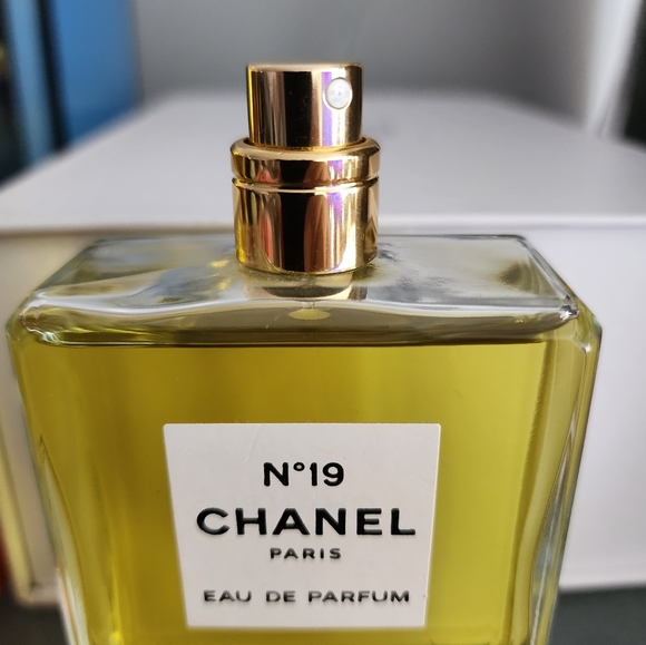 CHANEL N°19 EAU DE PARFUM SPRAY 100ML TESTER (No lid) - Picture 2 of 7